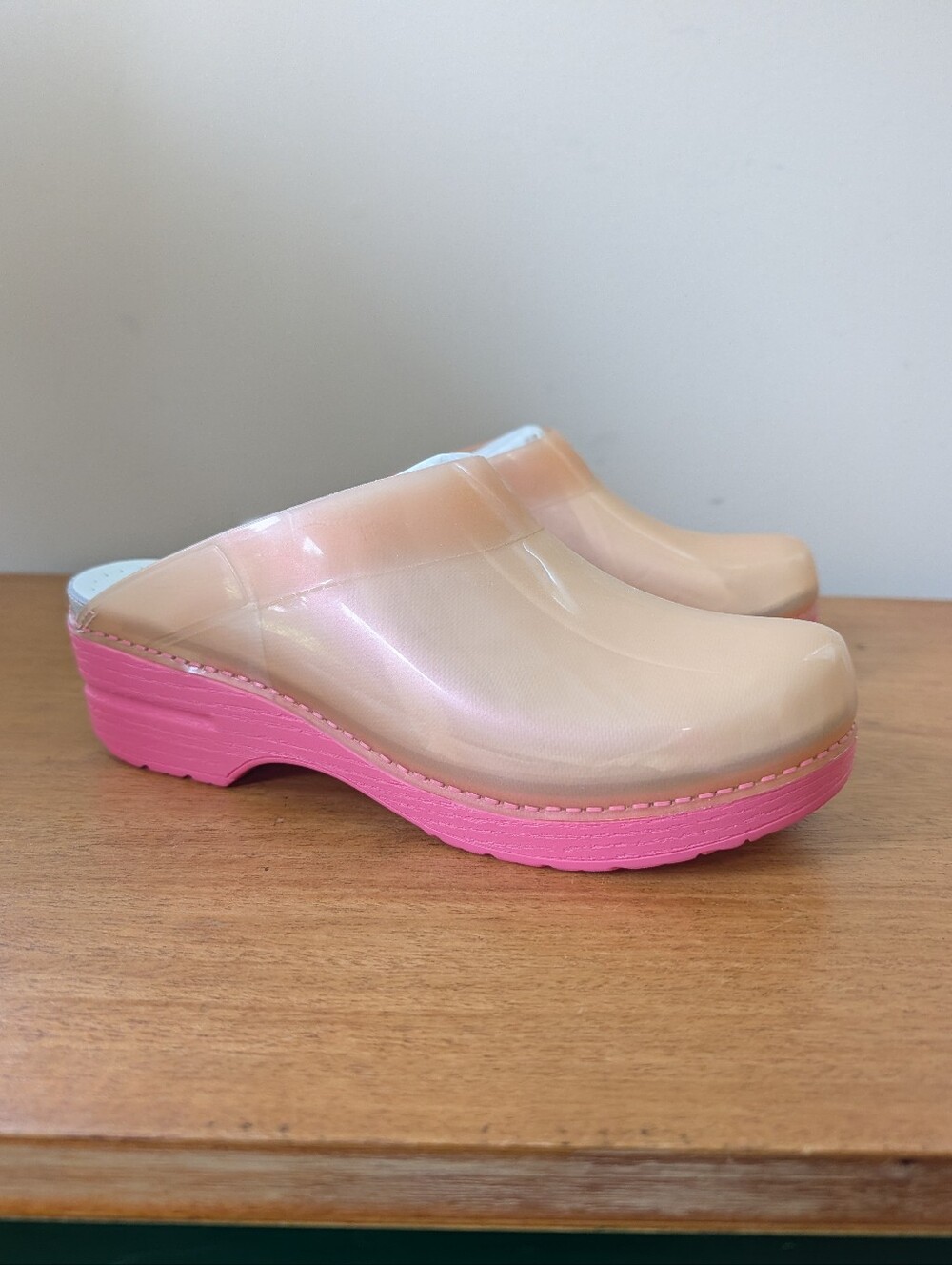 Dansko Women's Sonja Coral Translucent Nursing Clogs Pearl